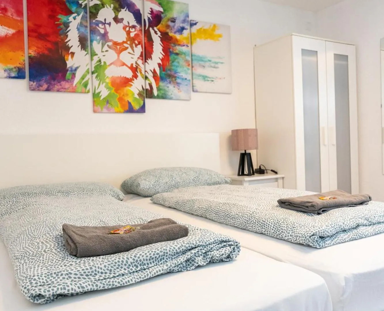 Modern House With Pool - 3 Bedrooms 2 Bathrooms Memmingen